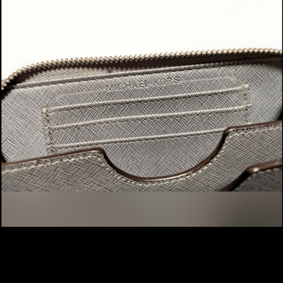 Michael Kors Gray Snake Print pebbled zip Wallet - Picture 6 of 12